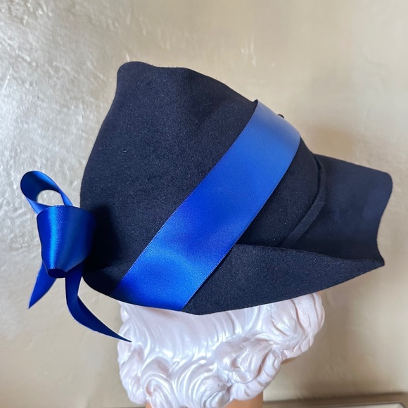CLASSIC 1930s' NAVY CLOCHE WITH ROYAL BLUE BAND/BOW + JEWEL BROOCH - Picture 9 of 15
